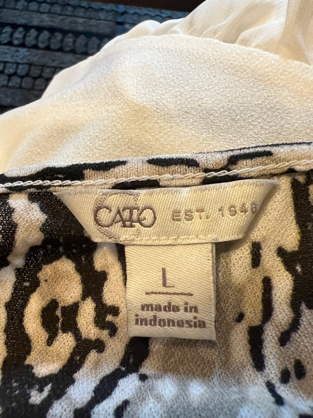 Cato White Tunic with Black and Tan Vertical Abstract Stripes Size Large - Picture 6 of 6